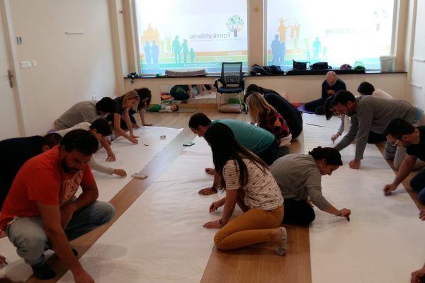 Desarrollo del taller de madres y padres conscientes en FamiliarMente